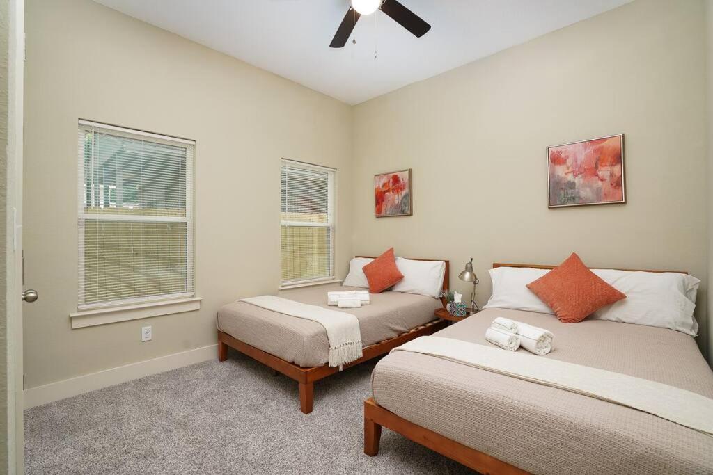 Spacious, Sleeps 6, St Phillips, King Bed Σαν Αντόνιο Εξωτερικό φωτογραφία