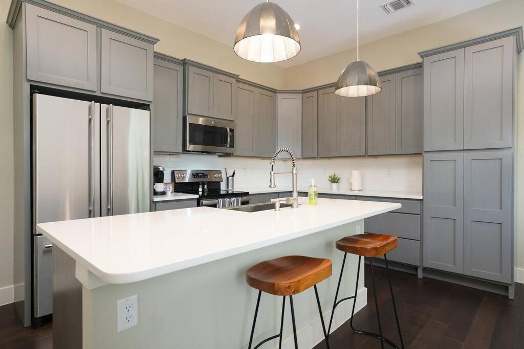 Spacious, Sleeps 6, St Phillips, King Bed Σαν Αντόνιο Εξωτερικό φωτογραφία