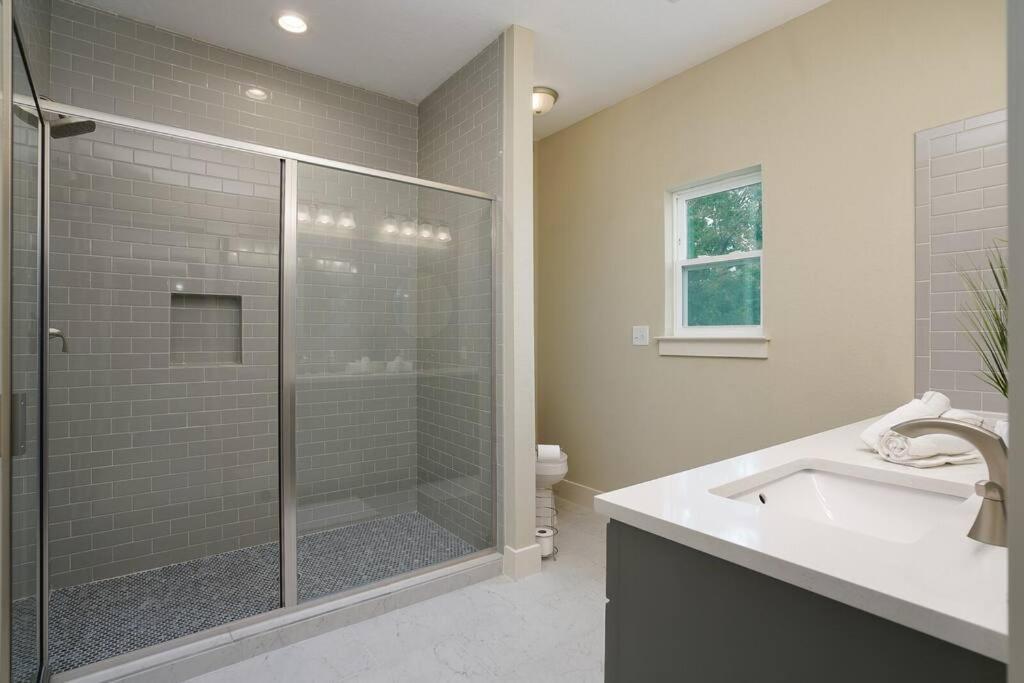 Spacious, Sleeps 6, St Phillips, King Bed Σαν Αντόνιο Εξωτερικό φωτογραφία