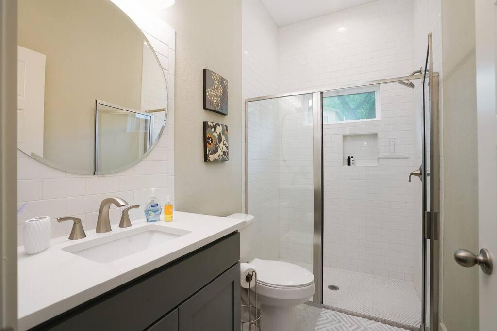 Spacious, Sleeps 6, St Phillips, King Bed Σαν Αντόνιο Εξωτερικό φωτογραφία